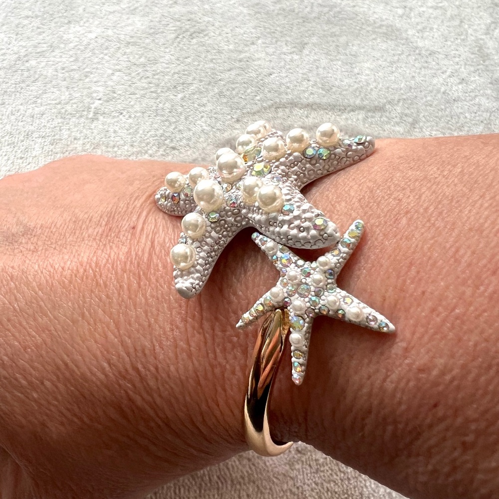 ✨ Betsey Johnson Starfish Hinge Bangle — NWT ✨